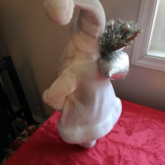 Vintage Lifelike All-White Porcelain Santa - Picture 9 of 15